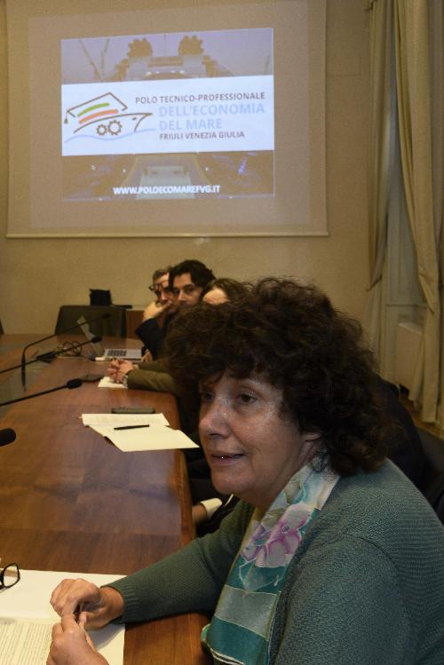 Loredana Panariti (Assessore regionale Lavoro, Formazione, Istruzione, Pari Opportunità, Politiche giovanili, Ricerca e Università) alla presentazione dell'osservatorio sui fabbisogni formativi e professionali del comparto economico del mare - Trieste 09/11/2017